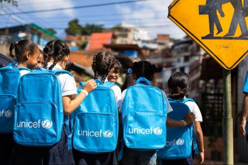 La guerra en Irán lleva a la pobreza a más de 23 millones de niños, según Unicef